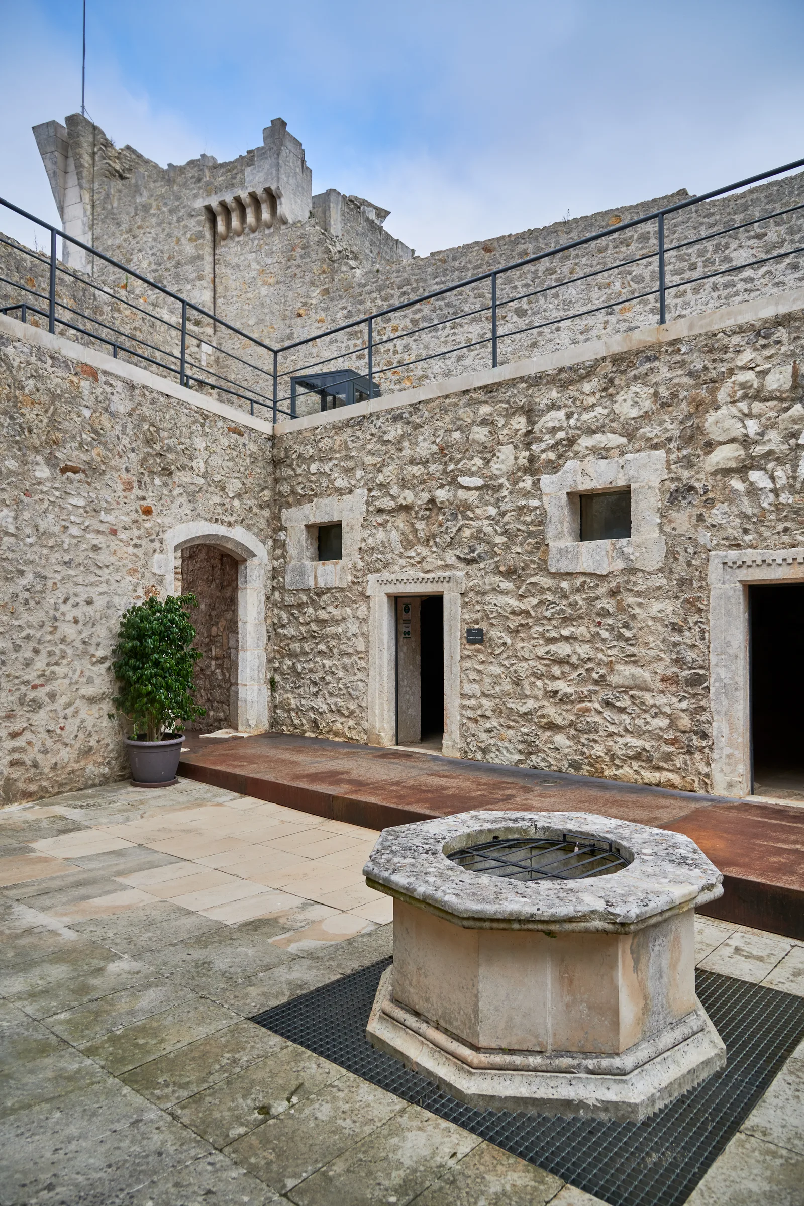 Castelo de Porto de Mós — Porto de Mós