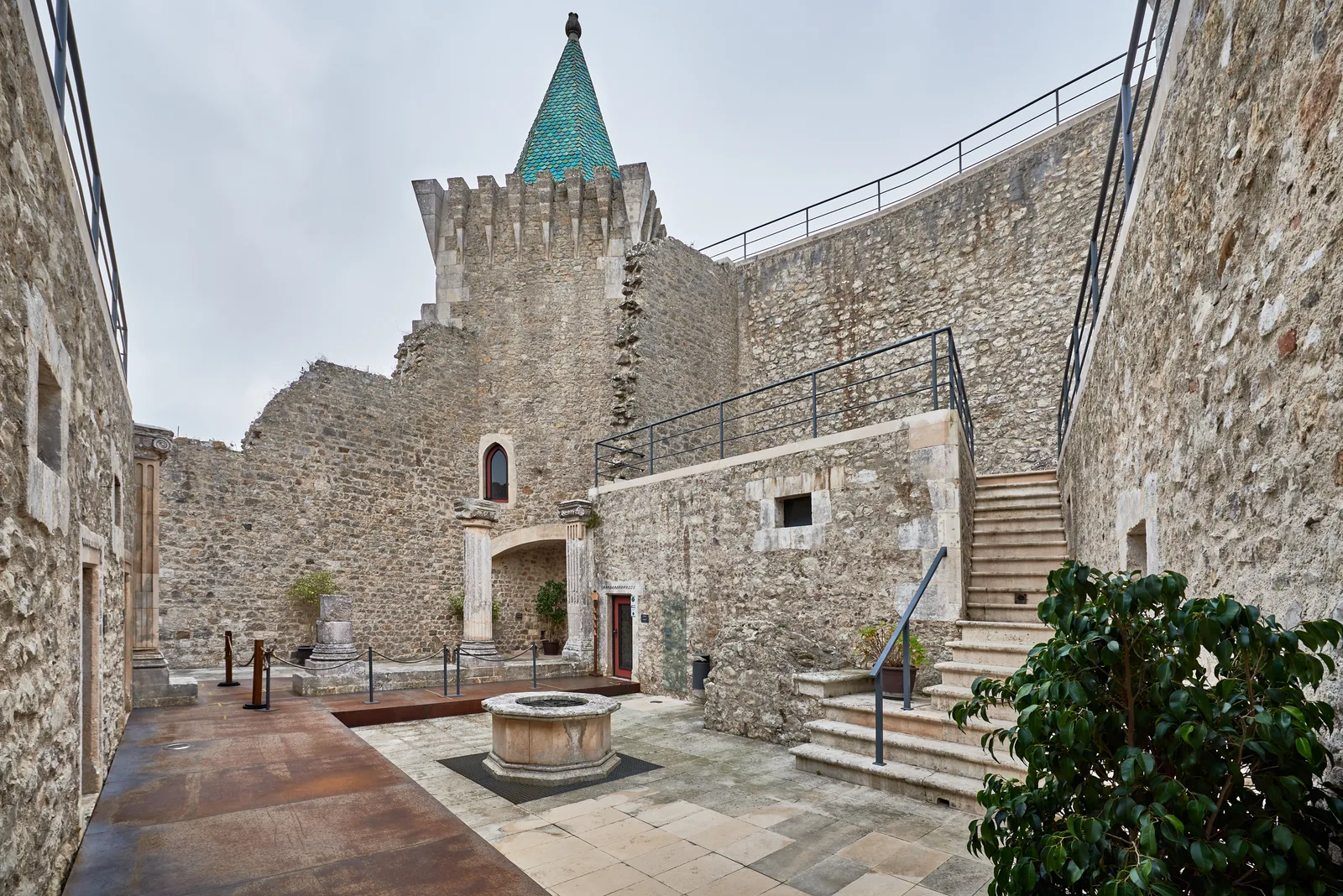 Castelo de Porto de Mós