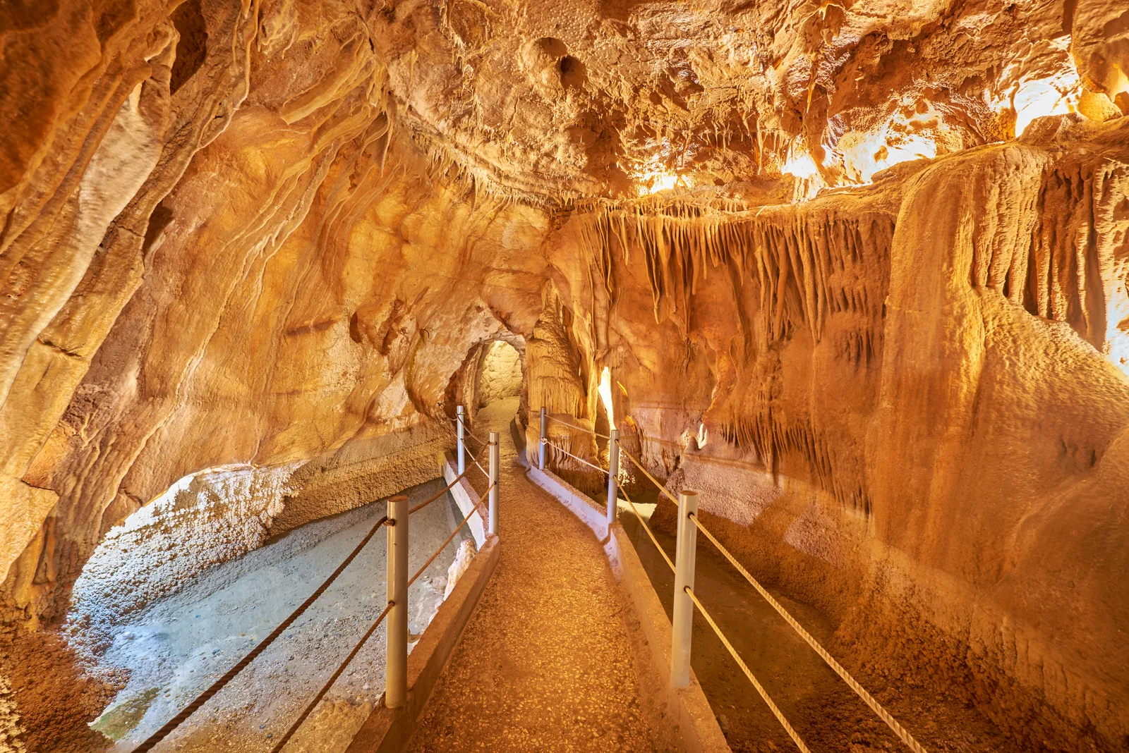 Gruta de Alvados — Porto de Mós