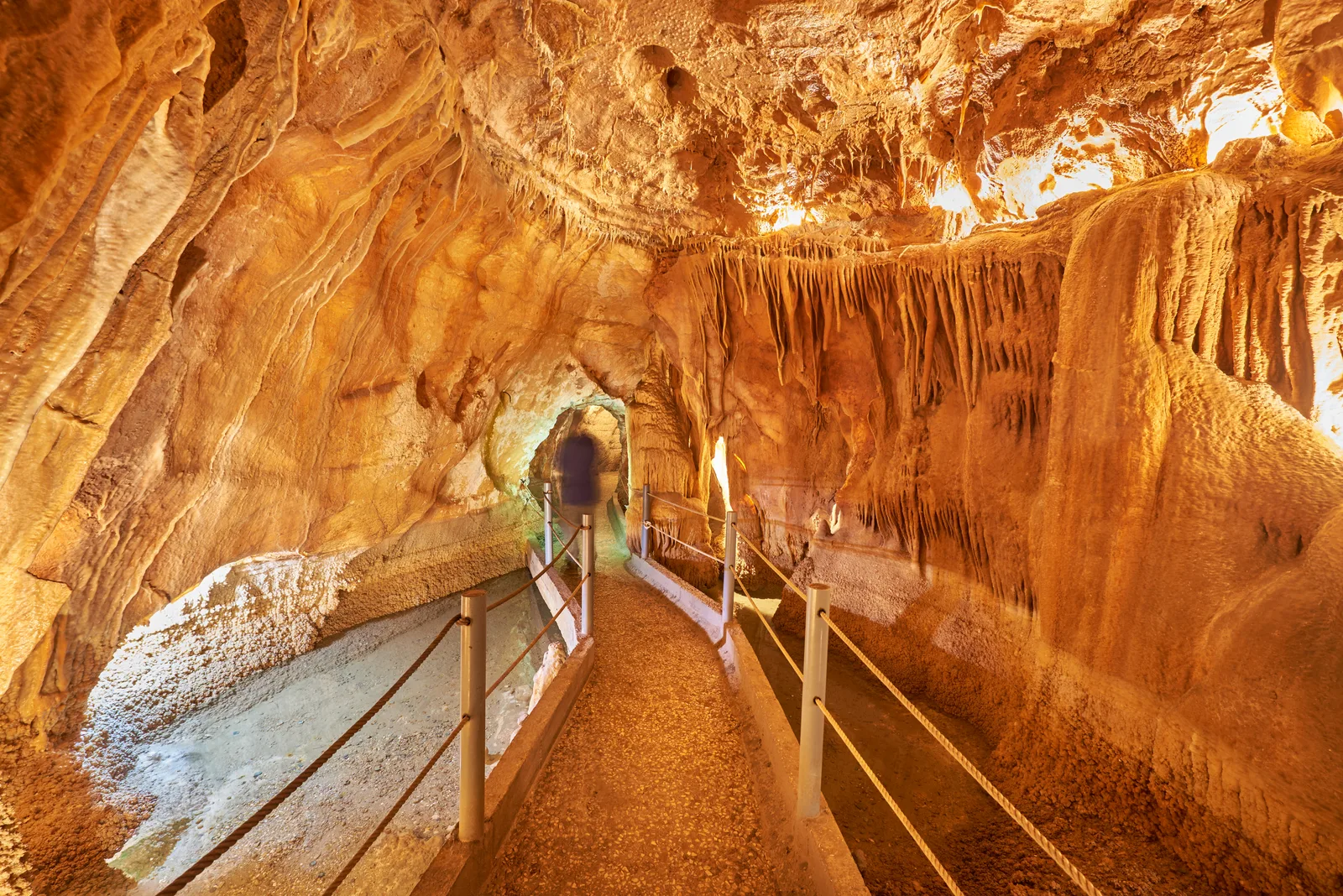 Gruta de Alvados — Porto de Mós