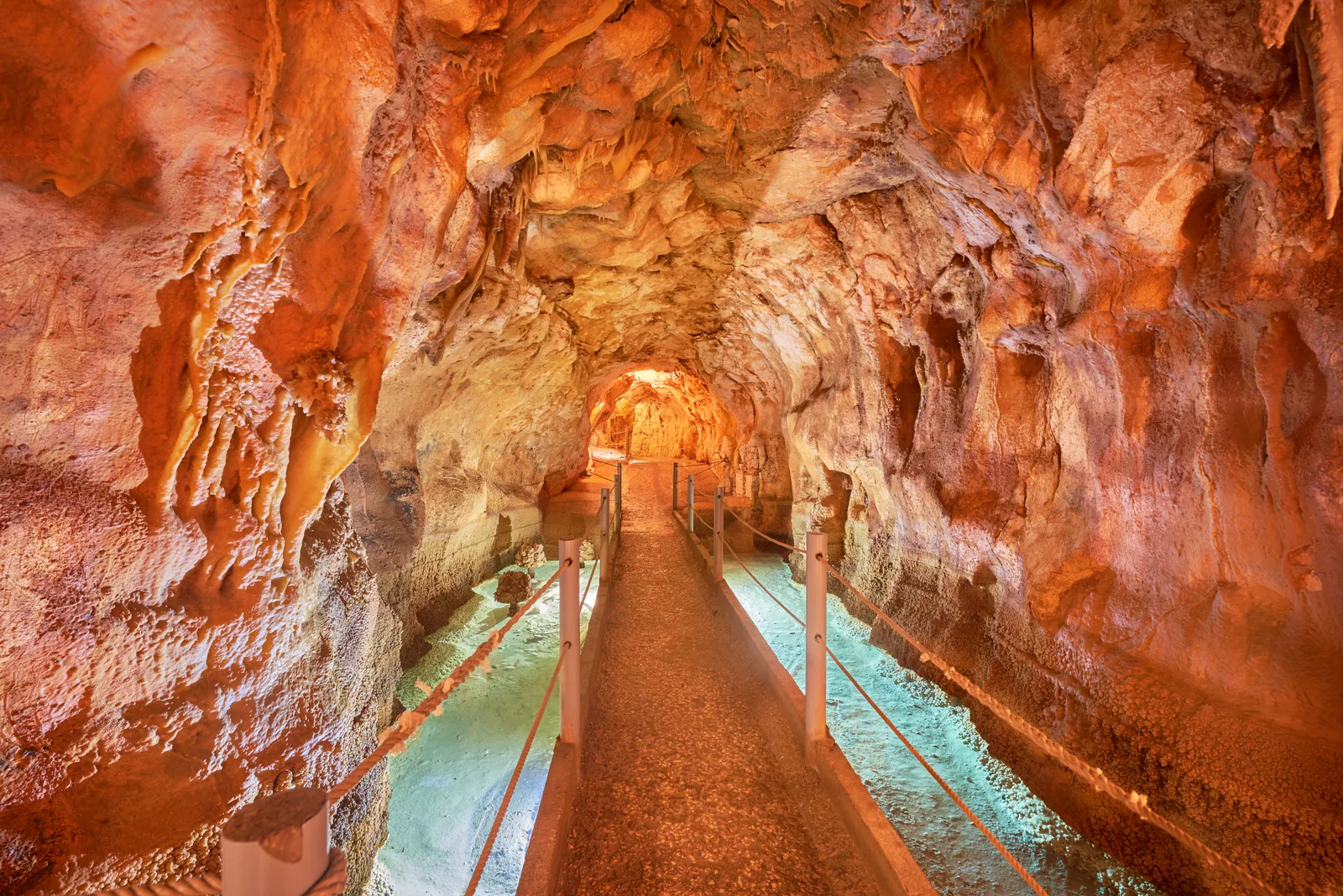 Gruta de Alvados — Porto de Mós