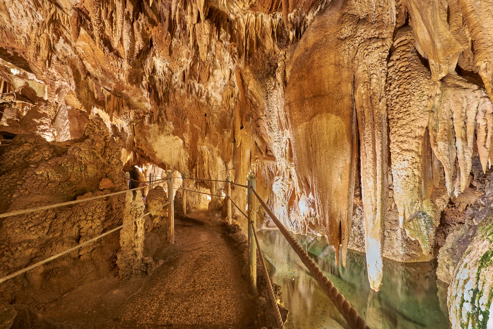 Gruta de Santo António — Porto de Mós