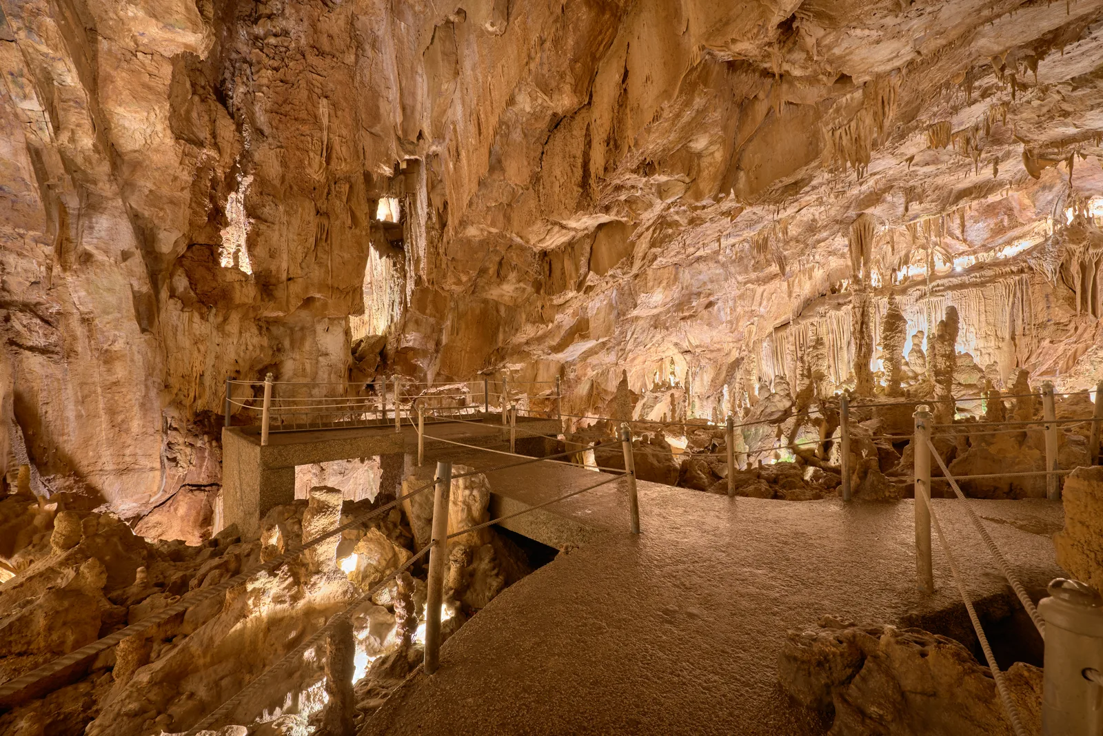 Gruta de Santo António — Porto de Mós